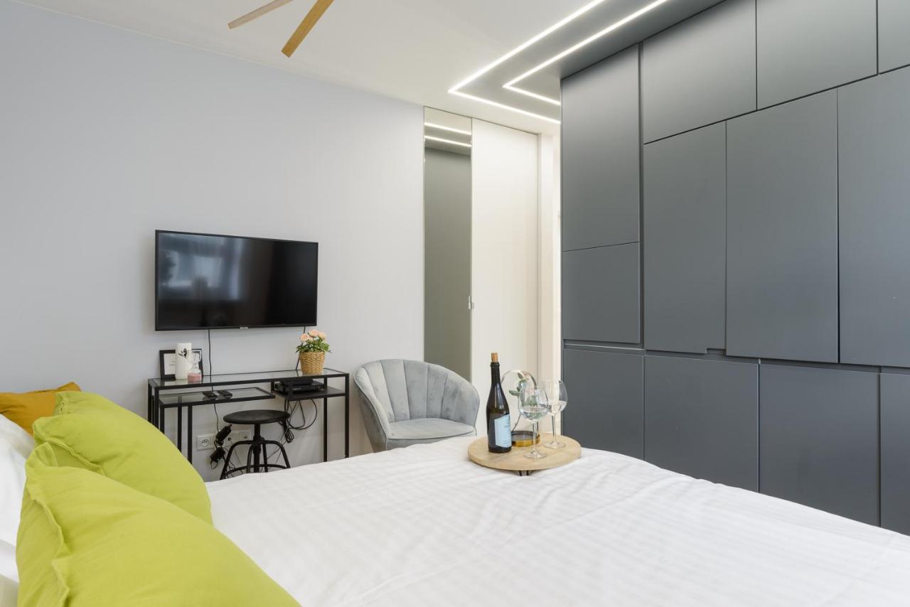 Luxury Apartments Near Warsaw Uprising Museum エクステリア 写真